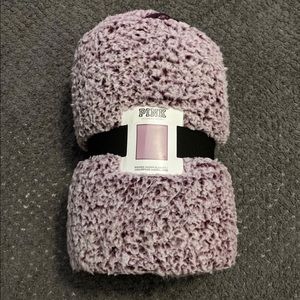 NWT PINK VS washed Sherpa blanket